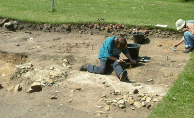 חפירות באתר ארכיאולוגי